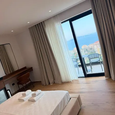 Queen Palace Luxury