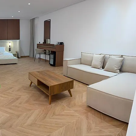 Queen Palace Luxury 4* Sarandë