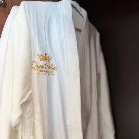 Queen Palace Luxury