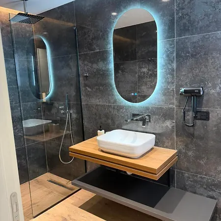 Queen Palace Luxury 호텔 4*