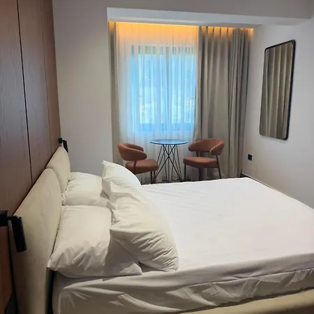Queen Palace Luxury