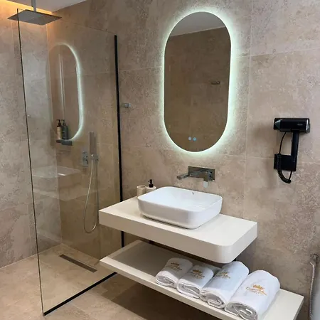 Queen Palace Luxury Hotel
