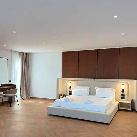 Queen Palace Luxury 4* Sarandë