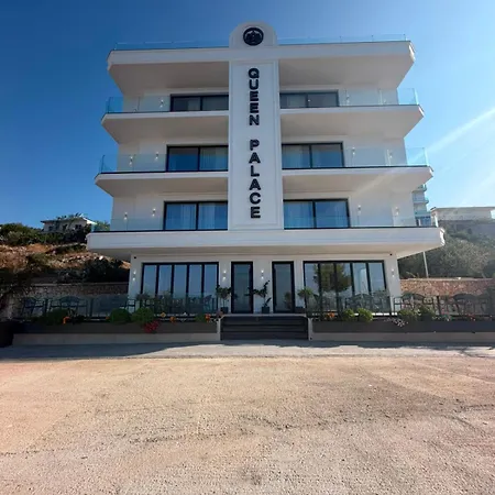 Queen Palace Luxury